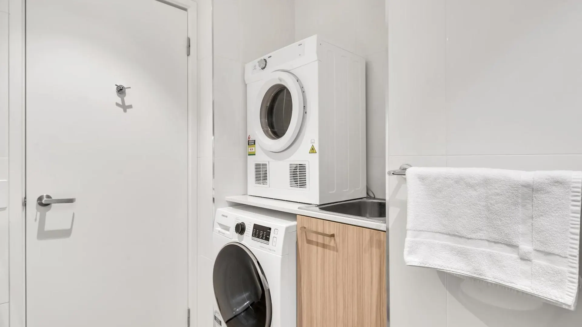 Vision Apartments On Morphett With Parking Adelaide
